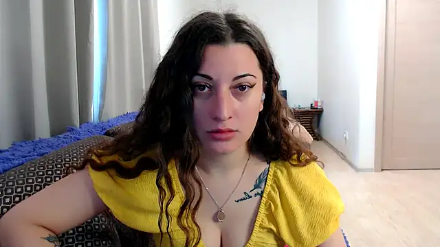 Snapshot of Helen_Adams_ chatting on May 13, 5:27 am Helen Adams online show from May 13, 5:27 am