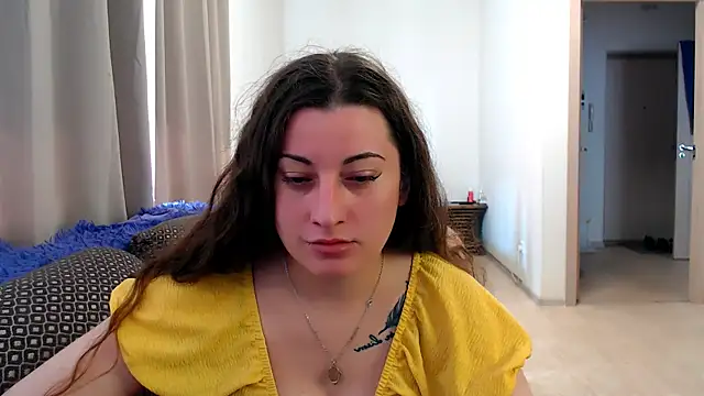 Snapshot of Helen_Adams_ chatting on May 20, 6:08 am Helen Adams online show from May 20, 6:08 am