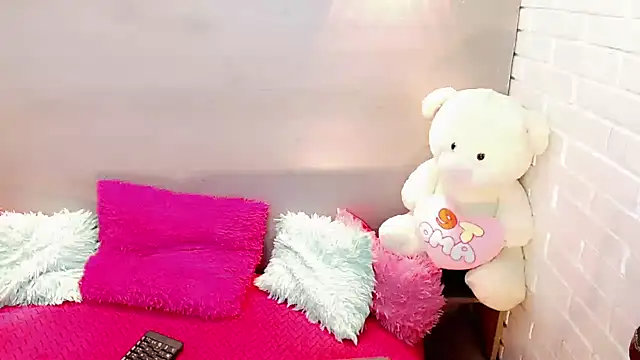 Snapshot of Daniela_Pink_ chatting on October 31, 7:37 pm Daniela Pink online show from October 31, 7:37 pm