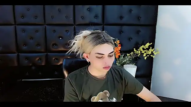 Daniela Pink  online show from February 11, 7:30 pm