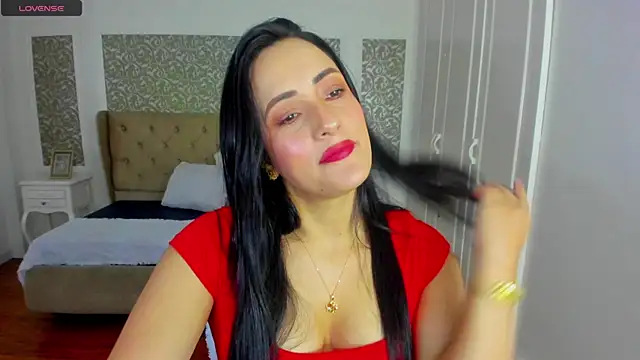 Snapshot of KimWessel_ chatting on May 4, 7:10 pm KimWessel online show from May 4, 7:10 pm