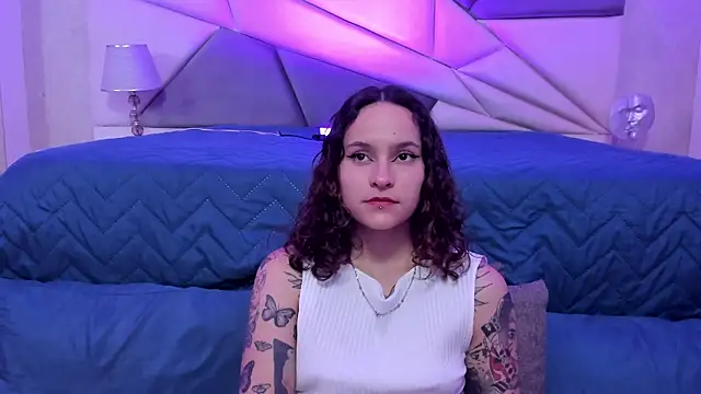 Snapshot of AnnyThompson_ chatting on January 6, 1:09 am AnnyThompson online show from January 6, 1:09 am