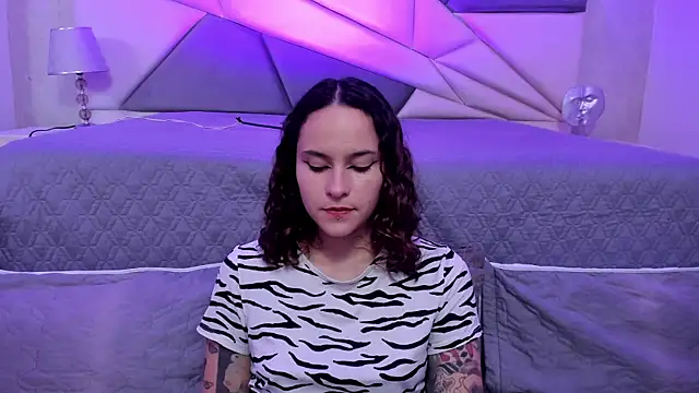 Snapshot of AnnyThompson_ chatting on January 8, 11:30 pm AnnyThompson online show from January 8, 11:30 pm