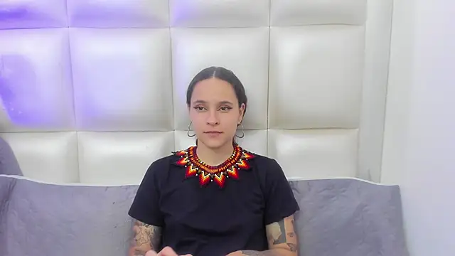 Snapshot of AnnyThompson_ chatting on January 19, 4:33 am AnnyThompson online show from January 19, 4:33 am