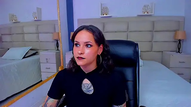 Snapshot of AnnyThompson_ chatting on November 7, 8:53 pm AnnyThompson online show from November 7, 8:53 pm