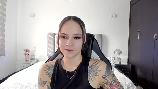 AnnyThompson  online show from March 10, 9:31 pm