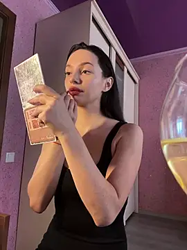 Snapshot of Kristis43 chatting on June 3, 12:30 pm Kristis43 online show from June 3, 12:30 pm