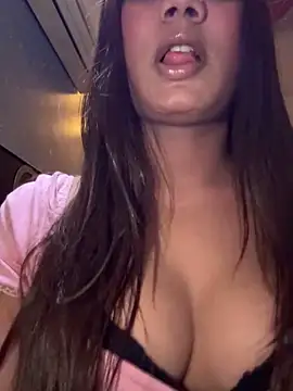 Snapshot of YourAnya chatting on November 7, 8:31 pm YourAnya online show from November 7, 8:31 pm