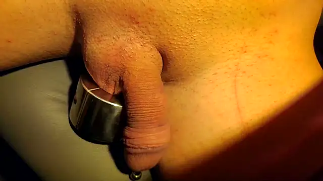 Snapshot of TheHardone_29 chatting on October 9, 5:49 am TheHardone 29 online show from October 9, 5:49 am