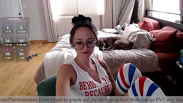 Plantbabeee online show from December 4, 7:11 pm