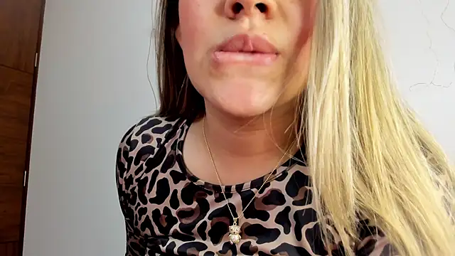 Snapshot of eleecttraa_12 chatting on February 18, 11:19 pm eleecttraa 12 online show from February 18, 11:19 pm