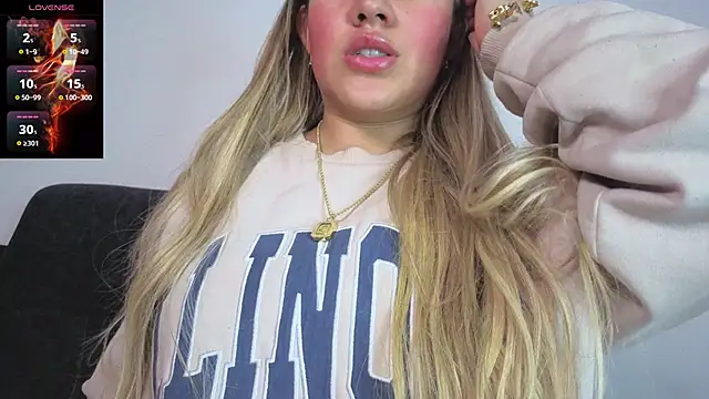 Snapshot of eleecttraa_12 chatting on December 17, 9:10 pm eleecttraa 12 online show from December 17, 9:10 pm