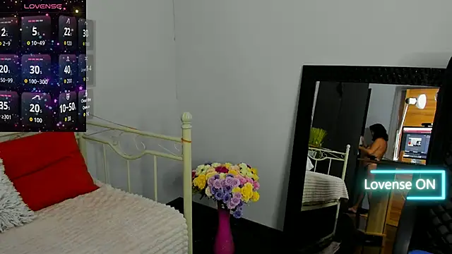 Snapshot of Julia_Dean chatting on November 8, 12:05 pm Julia Dean online show from November 8, 12:05 pm