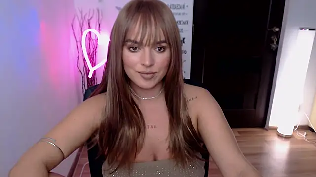 Snapshot of ChloeJewel1 chatting on December 2, 2:01 pm ChloeJewel1 online show from December 2, 2:01 pm