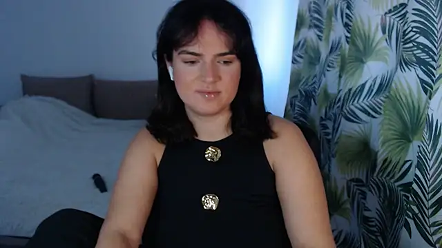 ChloeJewel1 online show from May 1, 9:03 am