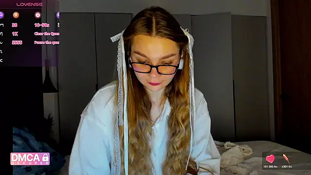 Snapshot of Molly_sweetie chatting on January 19, 7:34 am Molly sweetie online show from January 19, 7:34 am