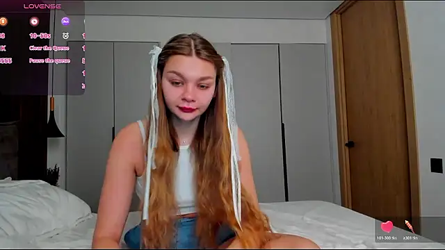 Snapshot of Molly_sweetie chatting on February 19, 8:32 am Molly sweetie online show from February 19, 8:32 am