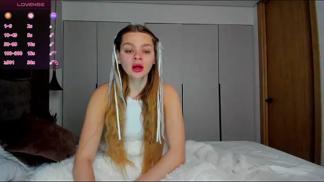 Snapshot of Molly_sweetie chatting on February 23, 7:50 am Molly sweetie online show from February 23, 7:50 am