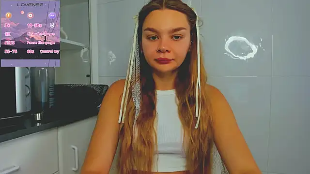 Snapshot of Molly_sweetie chatting on June 18, 6:46 am Molly sweetie online show from June 18, 6:46 am
