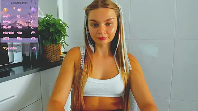 Snapshot of Molly_sweetie chatting on June 27, 12:22 pm Molly sweetie online show from June 27, 12:22 pm