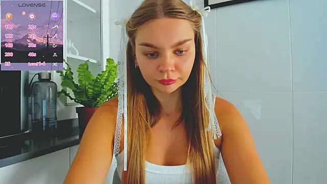 Snapshot of Molly_sweetie chatting on July 3, 3:07 pm Molly sweetie online show from July 3, 3:07 pm