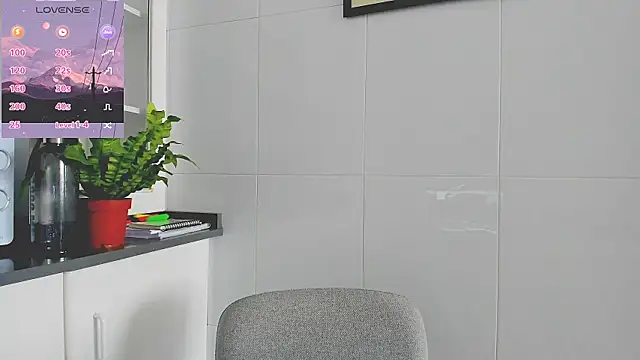 Snapshot of Molly_sweetie chatting on July 10, 6:39 am Molly sweetie online show from July 10, 6:39 am