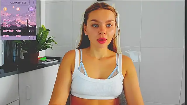 Snapshot of Molly_sweetie chatting on July 14, 6:29 am Molly sweetie online show from July 14, 6:29 am