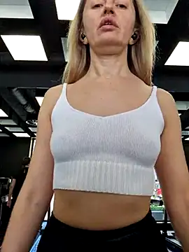 Snapshot of Miss____Mia_ chatting on February 6, 9:32 am Miss    Mia  online show from February 6, 9:32 am