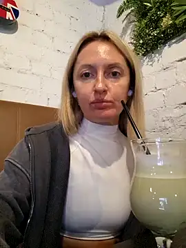 Snapshot of Miss____Mia_ chatting on October 2, 9:27 am Miss    Mia  online show from October 2, 9:27 am