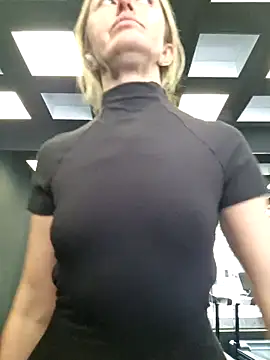 Miss    Mia  online show from November 28, 11:13 am