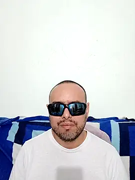 Snapshot of ElSunEagle chatting on May 21, 2:29 am ElSunEagle online show from May 21, 2:29 am