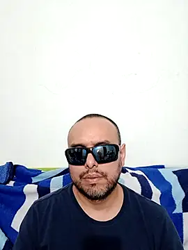 Snapshot of ElSunEagle chatting on May 23, 2:39 am ElSunEagle online show from May 23, 2:39 am