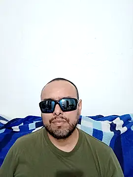 Snapshot of ElSunEagle chatting on May 27, 2:30 am ElSunEagle online show from May 27, 2:30 am