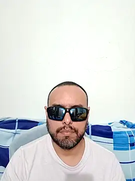 Snapshot of ElSunEagle chatting on June 6, 2:38 am ElSunEagle online show from June 6, 2:38 am