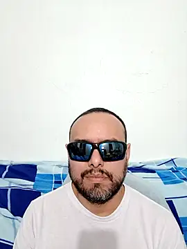 Snapshot of ElSunEagle chatting on June 7, 2:16 am ElSunEagle online show from June 7, 2:16 am