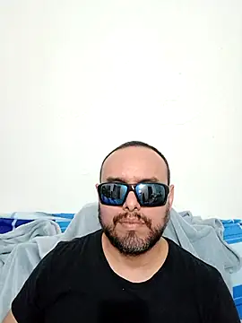Snapshot of ElSunEagle chatting on June 10, 2:34 am ElSunEagle online show from June 10, 2:34 am