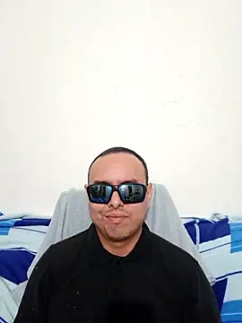 Snapshot of ElSunEagle chatting on June 12, 2:54 am ElSunEagle online show from June 12, 2:54 am