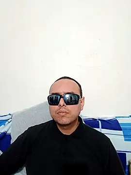 Snapshot of ElSunEagle chatting on June 13, 2:31 am ElSunEagle online show from June 13, 2:31 am
