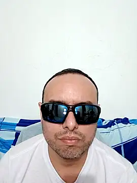 Snapshot of ElSunEagle chatting on June 15, 2:36 am ElSunEagle online show from June 15, 2:36 am