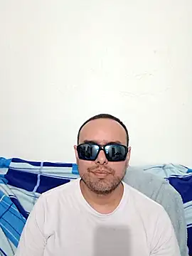 Snapshot of ElSunEagle chatting on June 18, 2:34 am ElSunEagle online show from June 18, 2:34 am