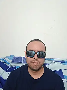 Snapshot of ElSunEagle chatting on June 20, 2:47 am ElSunEagle online show from June 20, 2:47 am