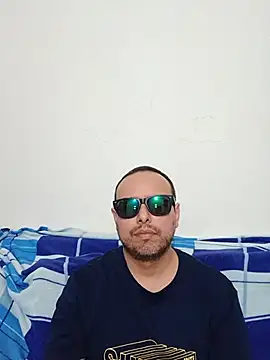 Snapshot of ElSunEagle chatting on June 21, 2:47 am ElSunEagle online show from June 21, 2:47 am