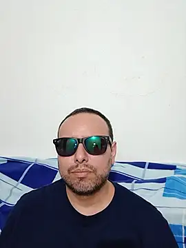 Snapshot of ElSunEagle chatting on June 22, 2:35 am ElSunEagle online show from June 22, 2:35 am