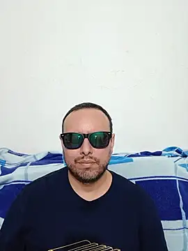 Snapshot of ElSunEagle chatting on June 24, 2:21 am ElSunEagle online show from June 24, 2:21 am
