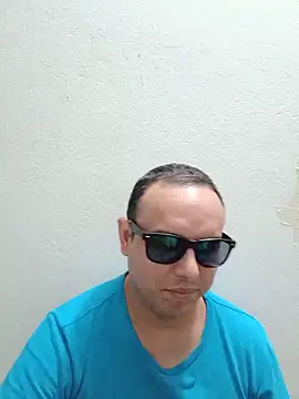 Snapshot of ElSunEagle chatting on June 28, 2:39 am ElSunEagle online show from June 28, 2:39 am