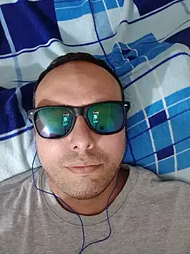 Snapshot of ElSunEagle chatting on July 2, 3:23 am ElSunEagle online show from July 2, 3:23 am