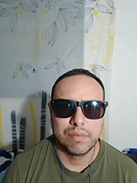 Snapshot of ElSunEagle chatting on July 6, 1:13 am ElSunEagle online show from July 6, 1:13 am