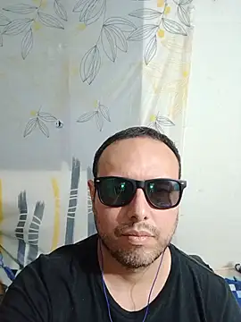 Snapshot of ElSunEagle chatting on July 8, 1:21 am ElSunEagle online show from July 8, 1:21 am