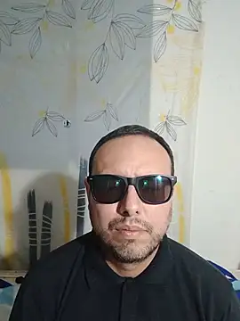 Snapshot of ElSunEagle chatting on July 10, 3:11 am ElSunEagle online show from July 10, 3:11 am
