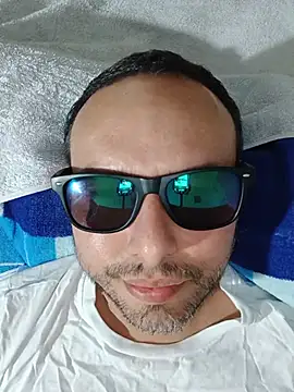 Snapshot of ElSunEagle chatting on July 12, 4:14 am ElSunEagle online show from July 12, 4:14 am